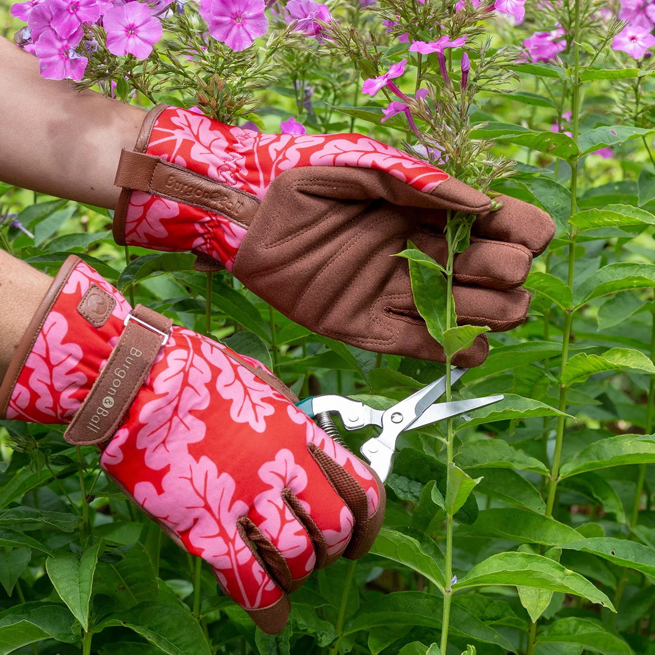 Love The Glove - Oak Leaf Poppy - M/L